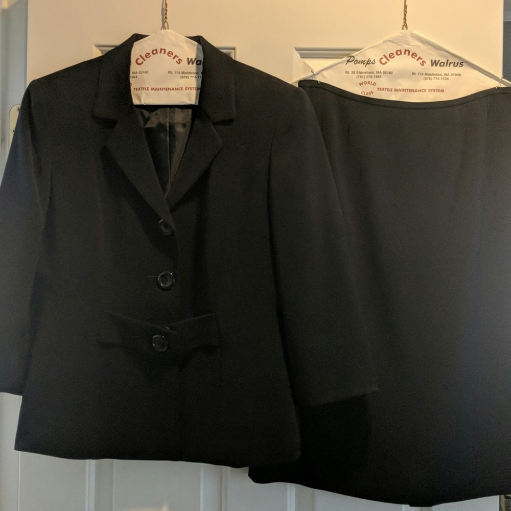 Tahari Women's skirt suit